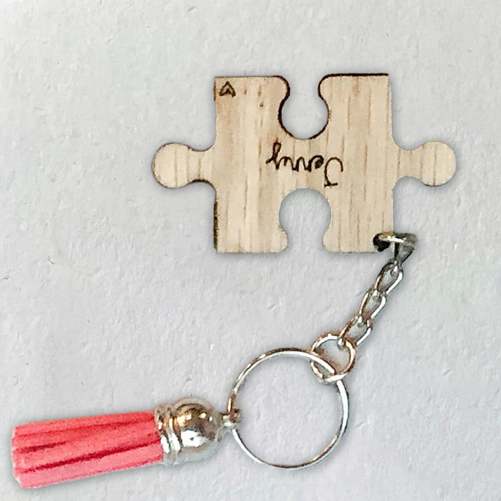 سلسلة مفاتيح مخصصة - اسم شخصي  - مراجعة Personalized Engraved Gift وسعره